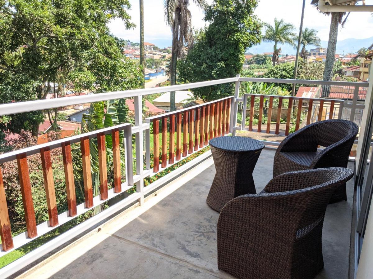 Dutchess Hotel And Restaurant Fort Portal Exterior foto