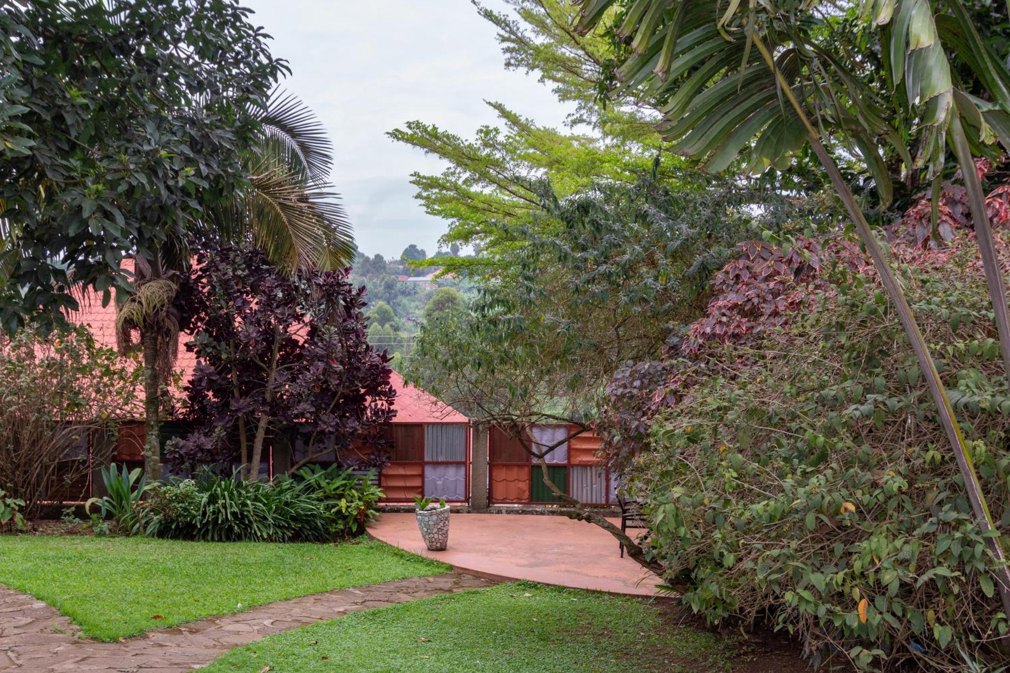 Dutchess Hotel And Restaurant Fort Portal Exterior foto