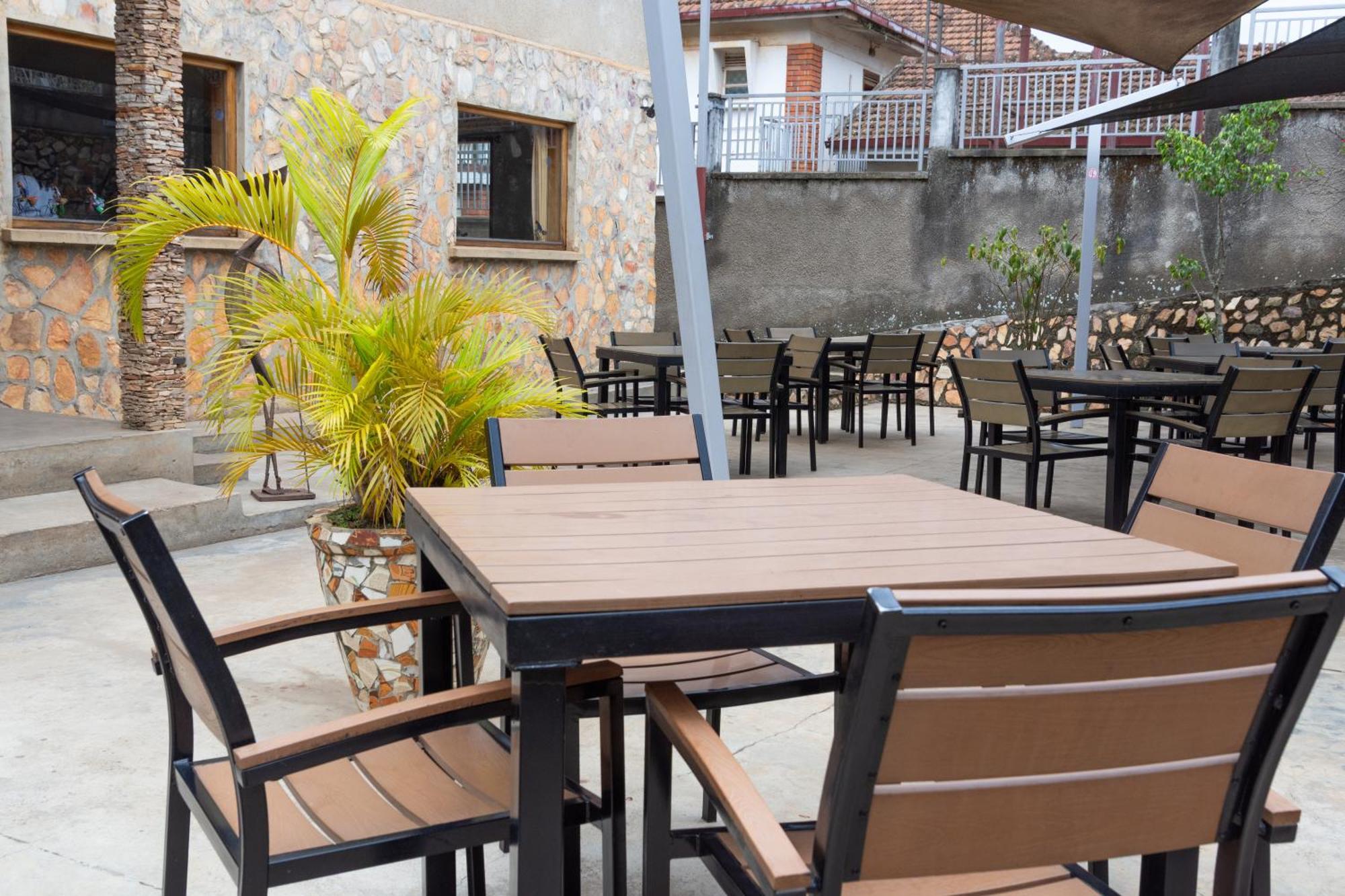 Dutchess Hotel And Restaurant Fort Portal Exterior foto