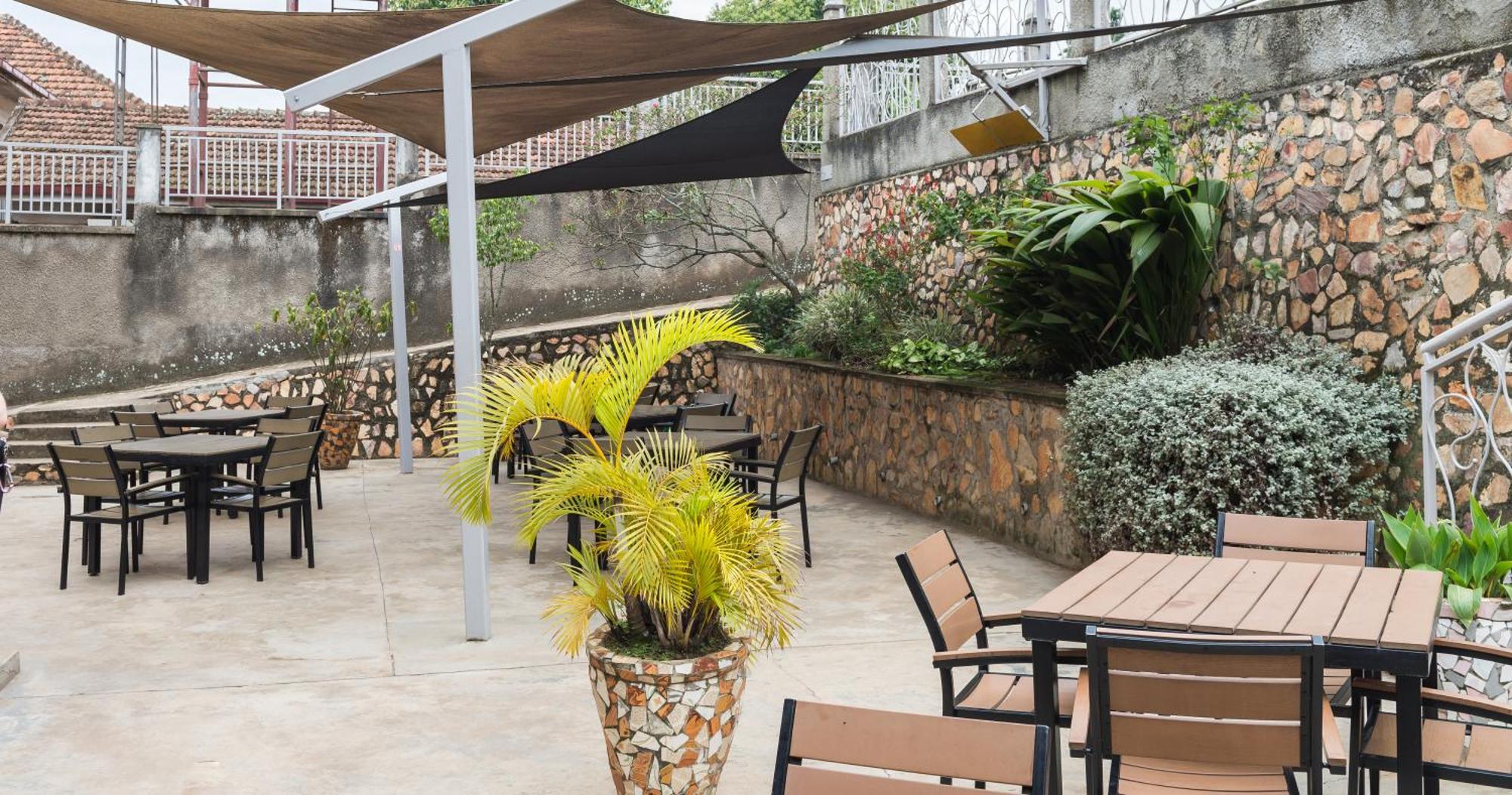 Dutchess Hotel And Restaurant Fort Portal Exterior foto
