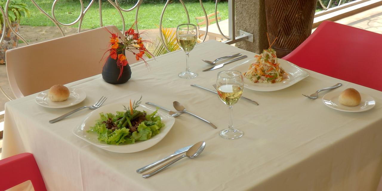 Dutchess Hotel And Restaurant Fort Portal Exterior foto