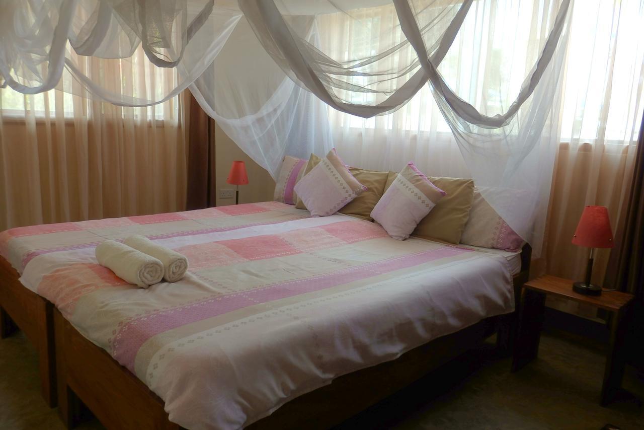 Dutchess Hotel And Restaurant Fort Portal Exterior foto
